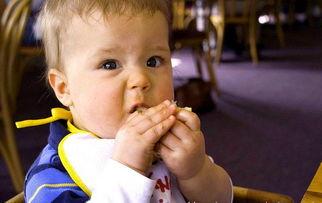 双人蒙眼吃瓜图片搞笑